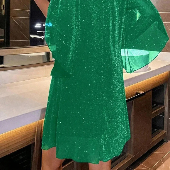 Green Casual Women's V-Neck Trumpet Sleeve Dress - Picture 3 of 8